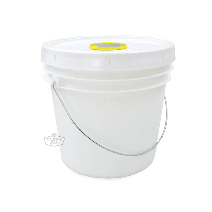 Feeder Pail with Metal Handle | 4L